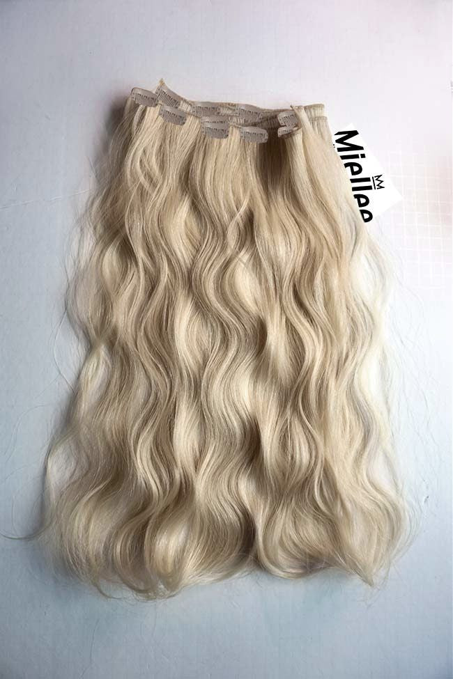 Champagne Blonde 8 Piece Clip Ins - Wavy Hair